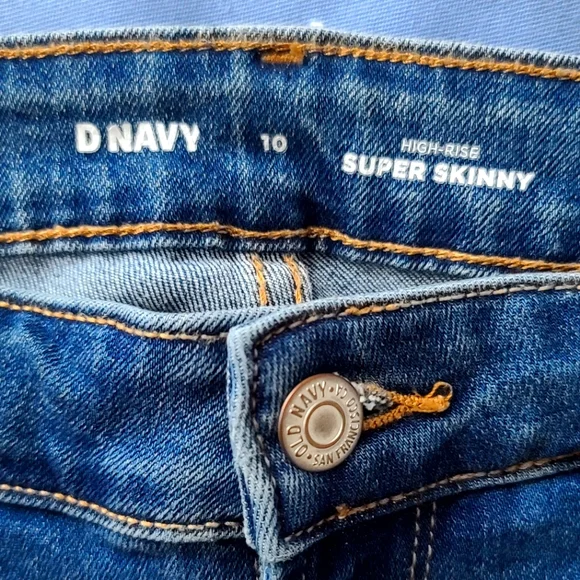 Old Navy Super Skinny Jeans - Picture 3 of 4